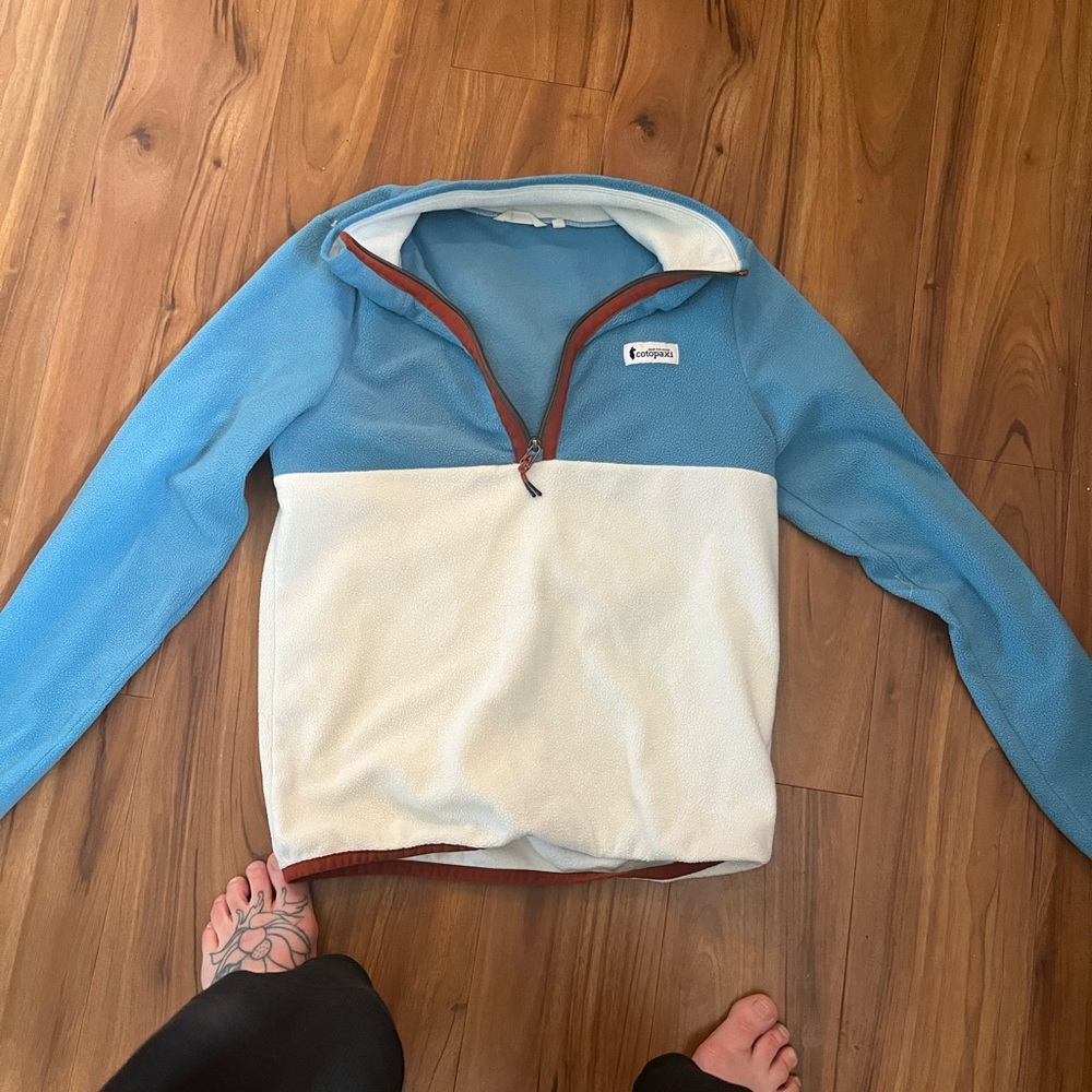 Cotopaxi Blue and White womens fleece